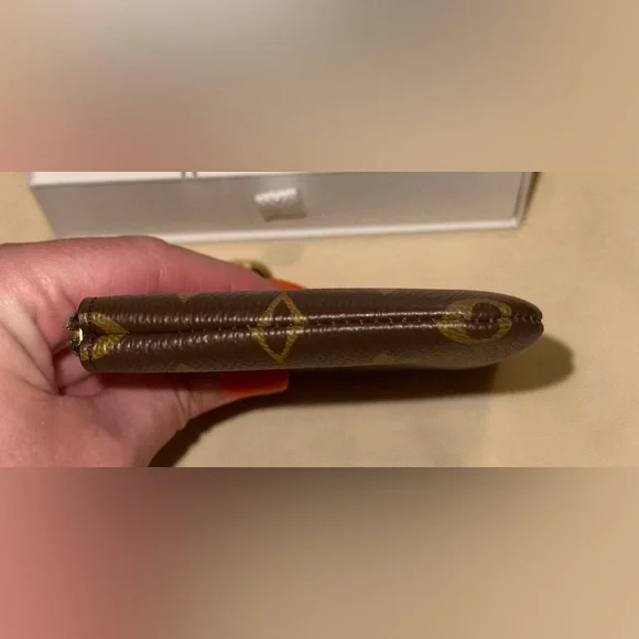 Louis Vuitton Key Pouch S - Picture 6 of 11